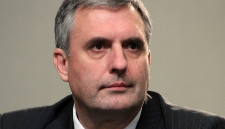 Ивайло Калфин заяви, че ще настоява да се намерят пари за великденски надбавки за пенсионерите Ивайло Калфин заяви, че ще настоява да се намерят пари за великденски надбавки за пенсионерите