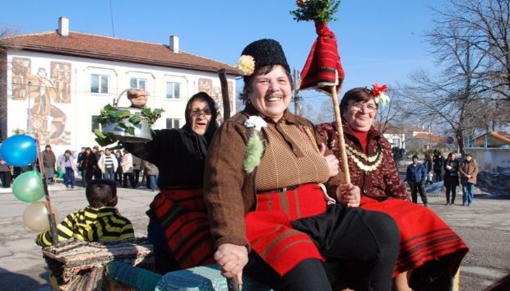 На 8 януари (или на 21 януари по стар стил) празнуваме Бабинден, в чест на бабата акушерка в селото.