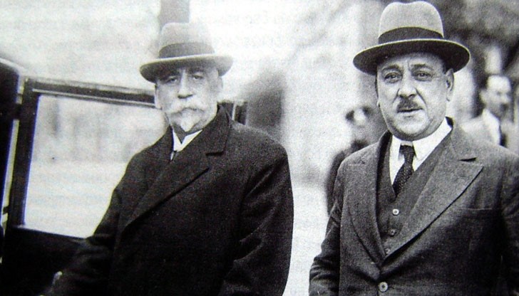 Открай време е поверието, че банка и муха се убиват с вестник