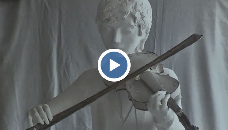 Цигуларче и паметник на Елиас Канети ще красят централната улица