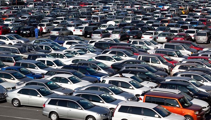 В Италия обаче се забелязва тенденцията хората все по-малко да оставят колите си за продажба.