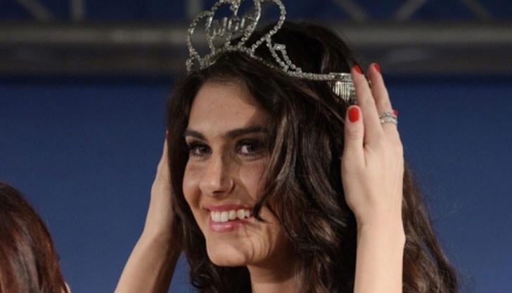 Клаудиа Кожухарова е рекламно лице на голяма бижутерска компания и едно от най-популярните лица в светските среди в Германия Клаудиа Кожухарова е рекламно лице на голяма бижутерска компания и едно от най-популярните лица в светските среди в Германия