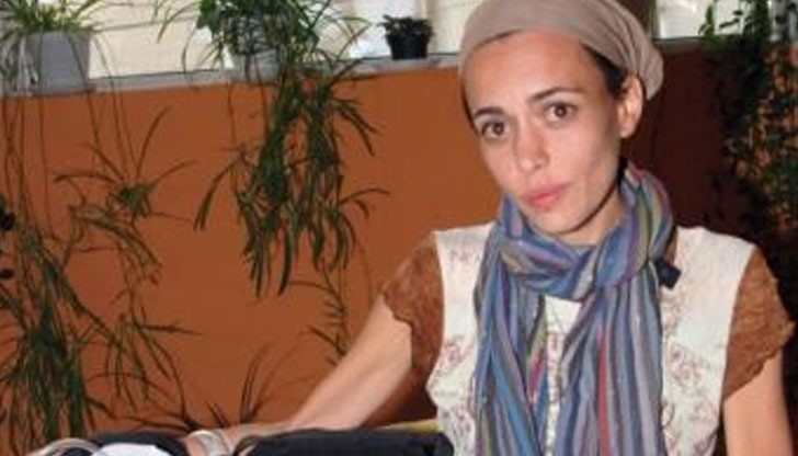 Единственият шанс на Ели е трансплантация на тънко черво в Англия Единственият шанс на Ели е трансплантация на тънко черво в Англия