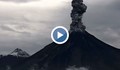 Камери уловиха зрелищно изригване на вулкан в Мексико