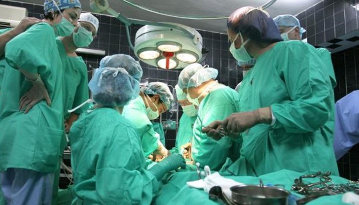 Средно по десет бъбречни трансплантации годишно у нас се правят от жив донор, а между две и четири са сърдечните Средно по десет бъбречни трансплантации годишно у нас се правят от жив донор, а между две и четири са сърдечните