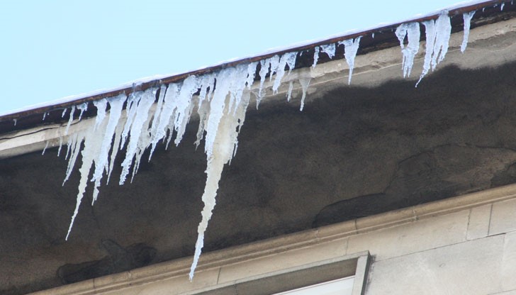 Собствениците са длъжни да се грижат за своите имоти и да ги стопанисват така, че да не създават опасност за околните Собствениците са длъжни да се грижат за своите имоти и да ги стопанисват така, че да не създават опасност за околните