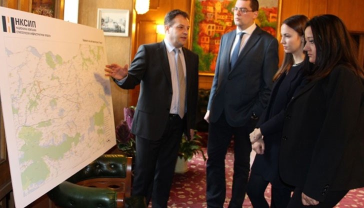 Заедно с това ще бъдат възложени 4 млн. лв. за проектиране на магистралния участък Велико Търново - Русе Заедно с това ще бъдат възложени 4 млн. лв. за проектиране на магистралния участък Велико Търново - Русе