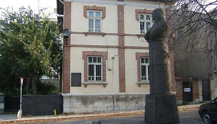 Официалното откриване на възстановената къща-музей „Баба Тонка“ Официалното откриване на възстановената къща-музей „Баба Тонка“