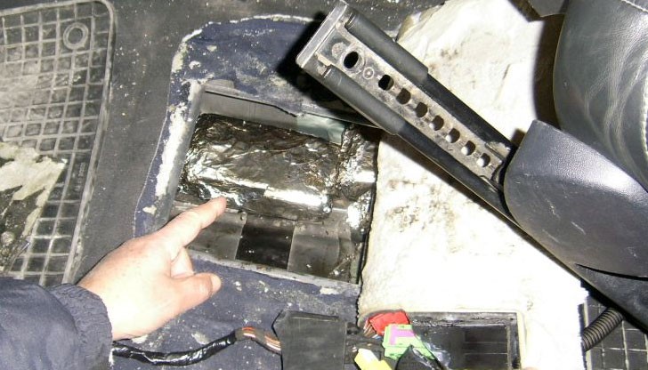 Автомобилът, марка Ауди, е влизал в страната от Турция на път за Косово с двама пътници, граждани на Черна гора Автомобилът, марка Ауди, е влизал в страната от Турция на път за Косово с двама пътници, граждани на Черна гора