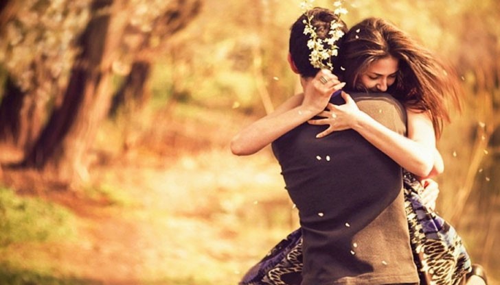 <p>Живеем в свят на лъжовни ценности и лъжовна красота. Свят, в който изкуствените стереотипи задушават различието, уникалността. Свят, който променя и изкривява представите ни. Освободи се от илюзиите. Виж се в огледалото. Оттам те гледа изключителна и специална жена - жена, която не прилича на никоя друга, не изглежда като никоя друга, не говори като никоя друга, не се смее като никоя друга, не плаче като никоя друга. Усмихни се на тази жена. Обикни я. И й позволи да бъде обичана. Заслужавате го - и двете!</p>

<p>А вие, господа, спомнете си тази приказка следващия път, когато очите ви жадно поглъщат идеалните форми на фотомодели и манекенки. Спомнете си и направете единственото правилно нещо: обърнете се към жената до вас, целунете я и й кажете колко е красива! Повярвайте ми, тя има нужда го чува!</p>
