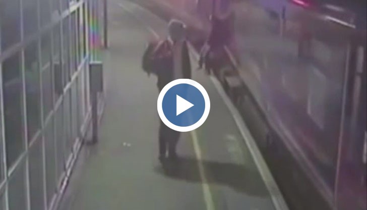 Кадрите са заснети от камера за видеонаблюдение