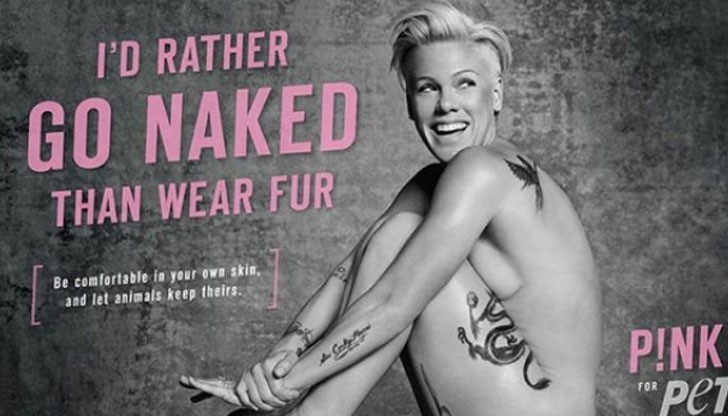 Снимката е поставена на огромен билборд в средата на Таймс Скуеър