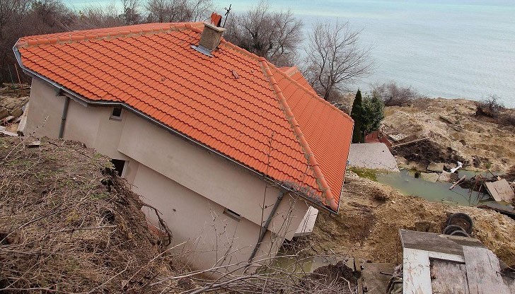 Свлачището в местността "Златна рибка" край "Албена" се активизира