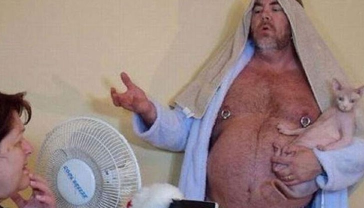 Снимка в "стаята с телефона" в кметството на Ценино