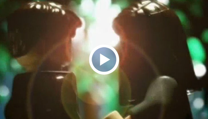 Видеото е дело на Антонио Тоскано, който пресъздава трейлъра на филма с помощта на популярния конструктор