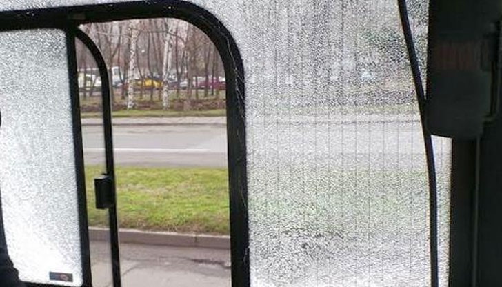 Това е поредна стрелба по автобус от градския транспорт на Бургас