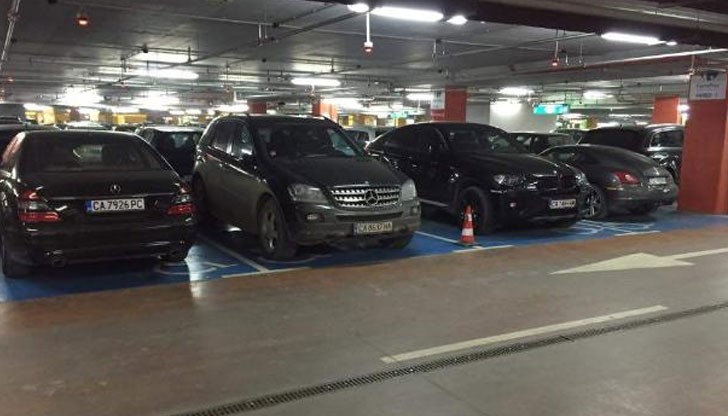 Полицаите следят за тарикати на места за инвалиди