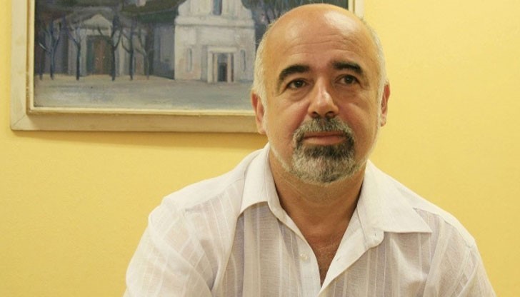 Румен Януаров бе областен управител от 2001-2005 г. при управлението на НДСВ