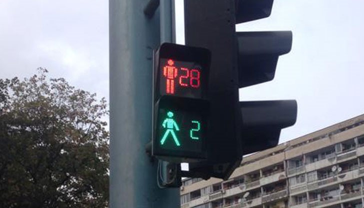 Всички пешеходни светофари в страната ще издават звуков сигнал