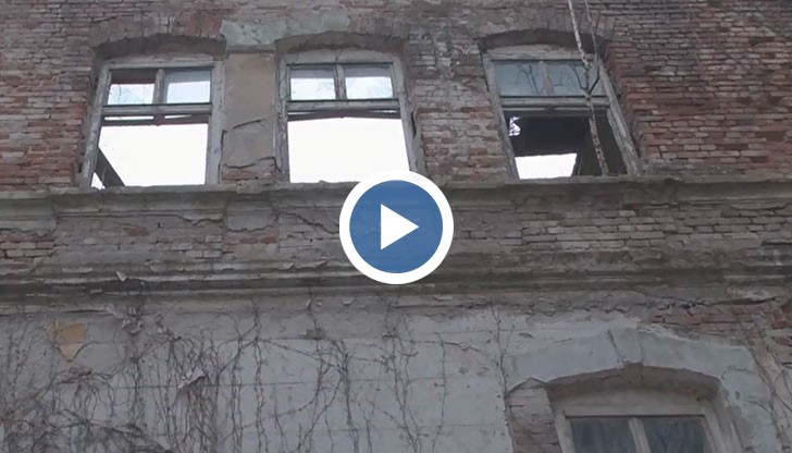 Събарят и втората сграда от бившите казарми на пети полк в Русе