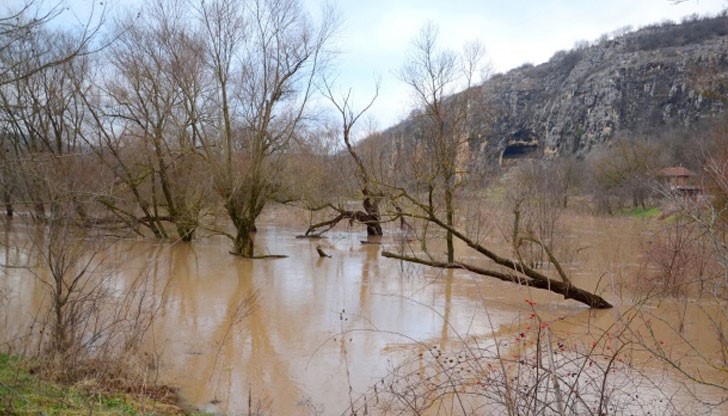 Нивото на река Бели Лом при Нисово продължава да се покачва Нивото на река Бели Лом при Нисово продължава да се покачва