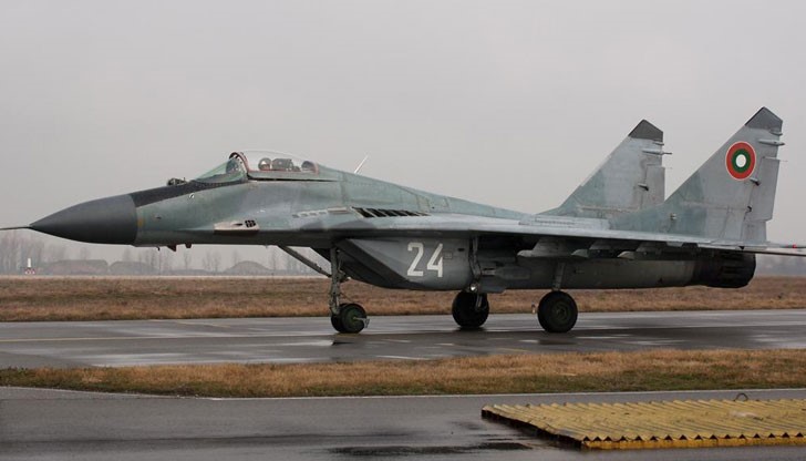 Забавно! Цял генерал-майор командва два МиГ-а