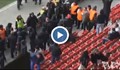 112 ранени полицаи след сблъсък между футболни фенове
