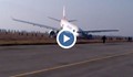 Турски самолет излезе от пистата на летище и заби нос в земята