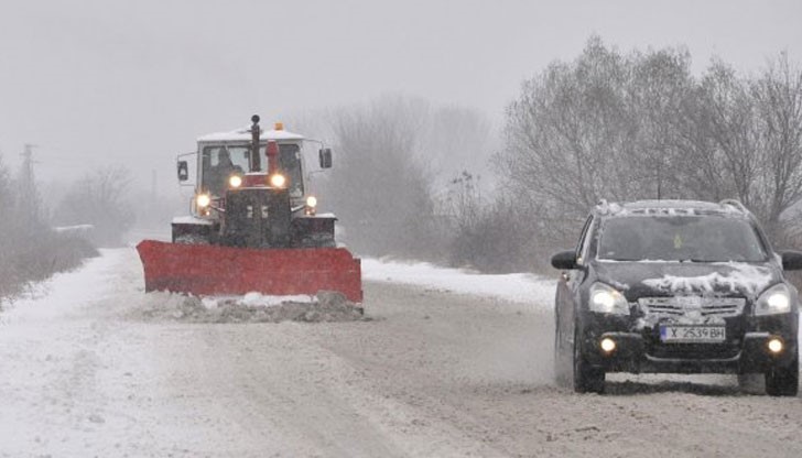 27-те областни пътни управления и снегопочистващите фирми са в 24-часов режим за поддържане на републиканската пътна мрежа