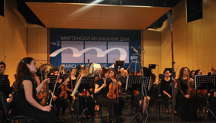 Концертът, посветен на откриването на фестивала събира 80 успели русенци, част от посланиците на града, от страни по света