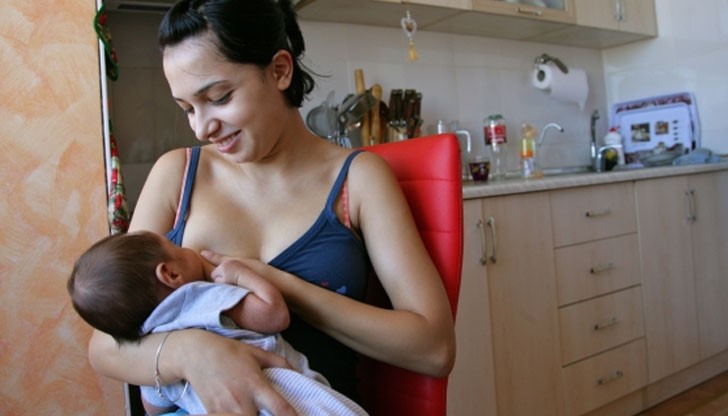 „За“ и „против“ кърменето на обществени места!