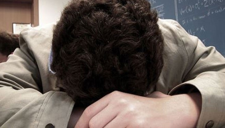 В учебниците и програмите по български език е включена твърде много граматика, която затормозява децата и не помага за тяхното ограмотяване