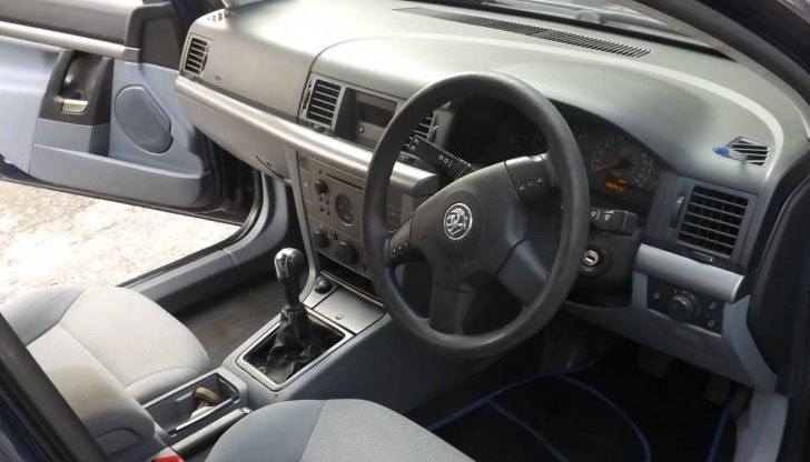 Колите с обърнато шофьорско място се считат за по-рискови от тези с нормален волан, смятат от Пътна полиция