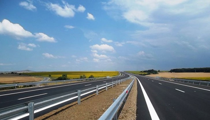 До края на годината ще бъдат изградени около 150 км автомагистрални пътища, които се финансират от европейските фондове и републиканския бюджет