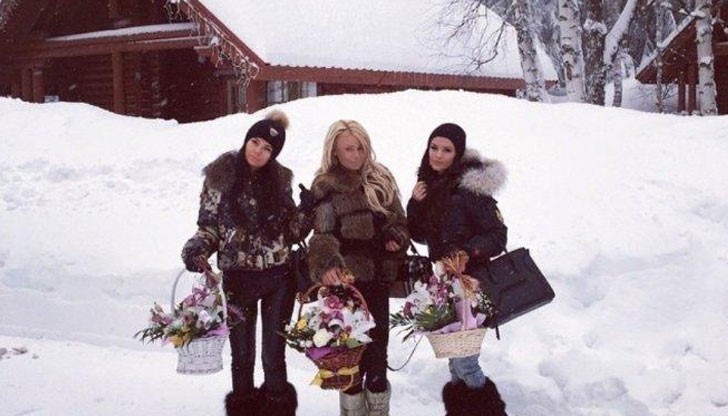 Преслава и Светлана Василева са заклещени от снежните преспи във финландските къщички на зимния курорт