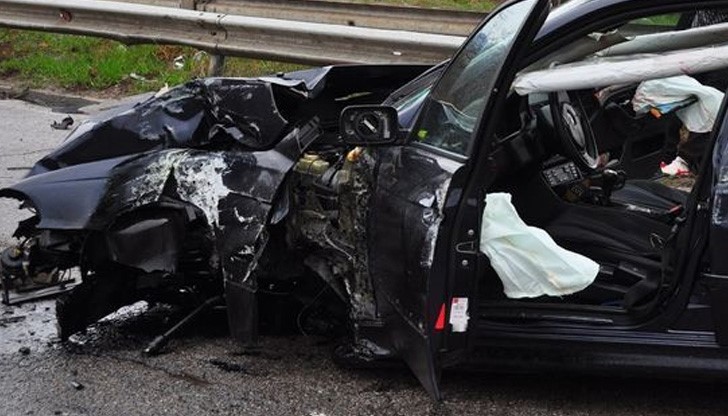 24-годишният шофьор е загинал на място след страшен удар