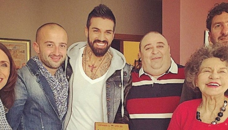 Любопитен фотос, на който Благо позира с култовите актьори „Столичани в повече” Стоянка Мутафова и Любо Нейков