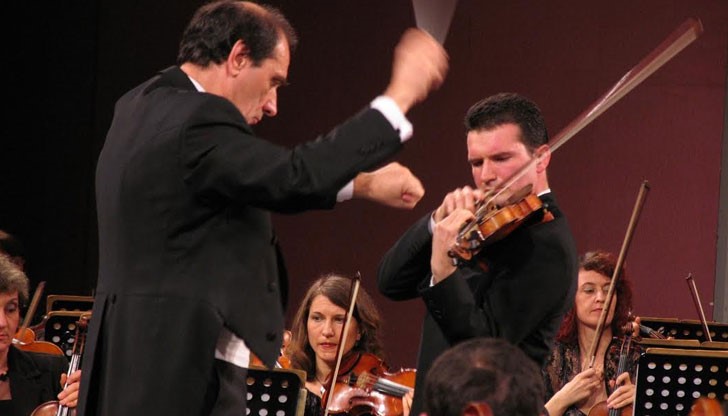 Двойният празник в първия ден от фестивалната програма ще споделят едни от най-ярките представители на Русенското училище по изкуствата Двойният празник в първия ден от фестивалната програма ще споделят едни от най-ярките представители на Русенското училище по изкуствата