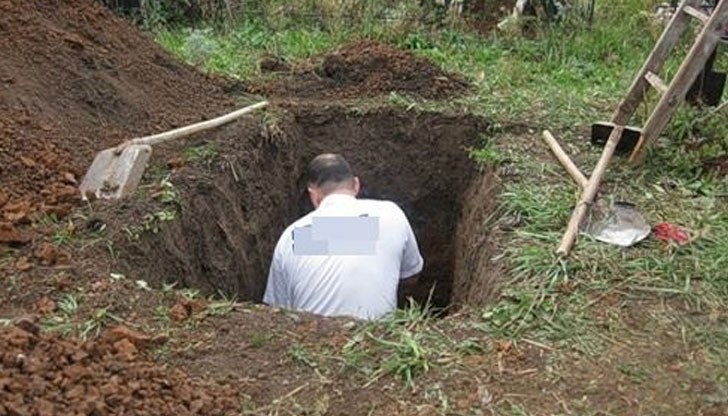 Когато близките на наскоро погребаната покойница отишли при могилата й те с ужас установили, че е разкопана Когато близките на наскоро погребаната покойница отишли при могилата й те с ужас установили, че е разкопана