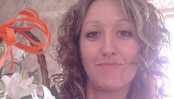 Мъж с нож влачил Цвети Попова за косата в калта