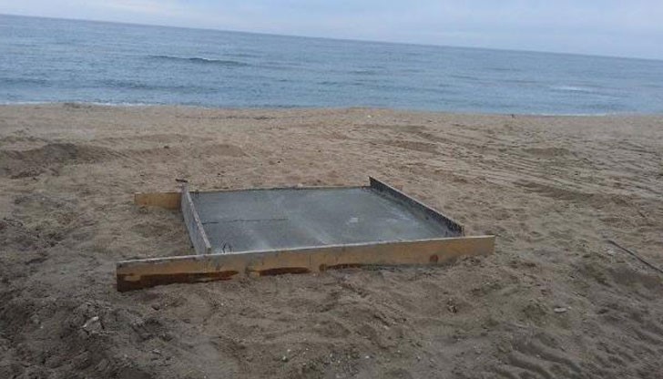 Бетонът е излят в пясъка на плаж „Кабакум” край Варна
