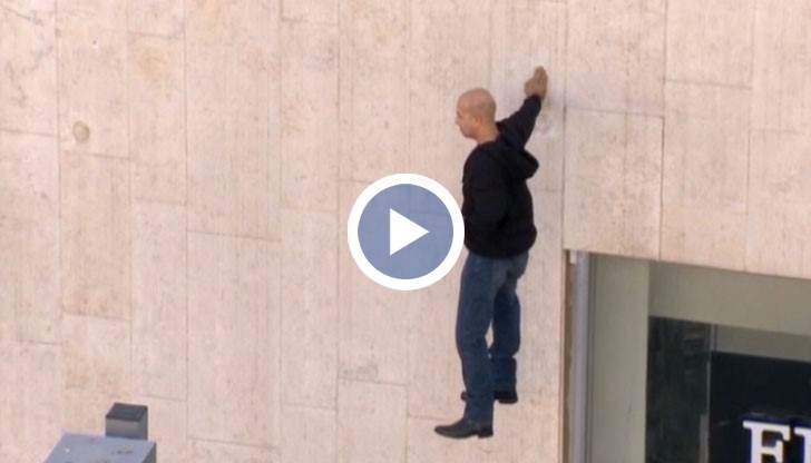 Фокусник вися 5 часа във въздуха