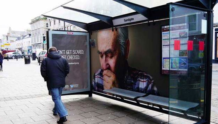 Автобусни спирки "кашлят" , за да напомнят на чакащите пътници да се преглеждат за симптоми на ранно развитие на рак на белите дробове