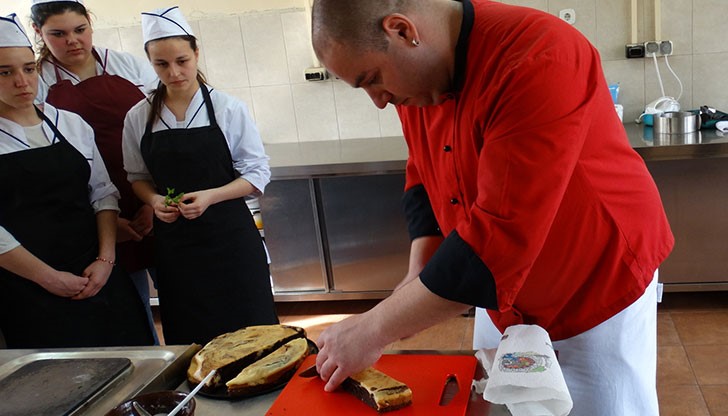 Илко Йорданов – шеф-готвач на ресторант „Кралска закуска“ – гр. Русе.