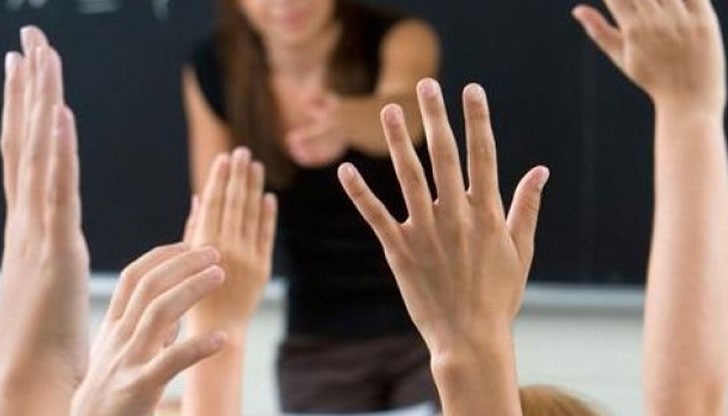 Трябва да набележат бързи мерки за спасяването на българския учител във физически и психологически аспект Трябва да набележат бързи мерки за спасяването на българския учител във физически и психологически аспект