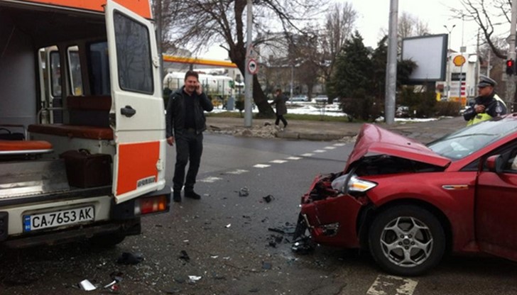 Линейка е била ударена от кола на бул. "Сливница".