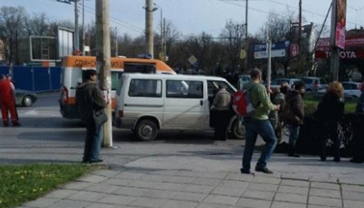 Пешеходка е блъсната на кръговото пред сградата на ОД на МВР - Русе Пешеходка е блъсната на кръговото пред сградата на ОД на МВР - Русе