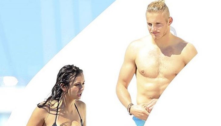 Канадската звезда от български произход беше щракната по бански на луксозна яхта