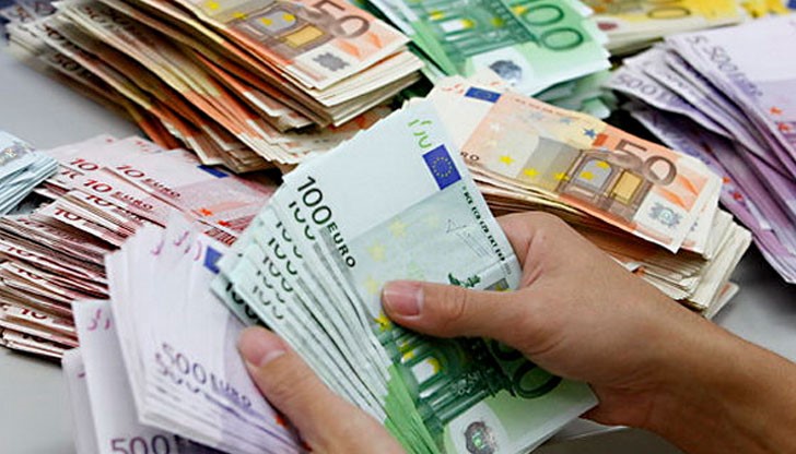 Еврото стигна 12-годишен минимум и е много евтино, обясниха опитни финансисти
