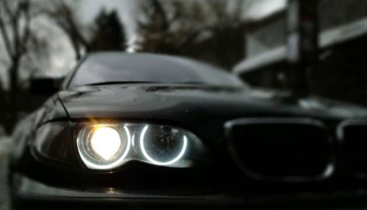 Откраднаха предната броня на БМВ и двата халогенни фара на нея